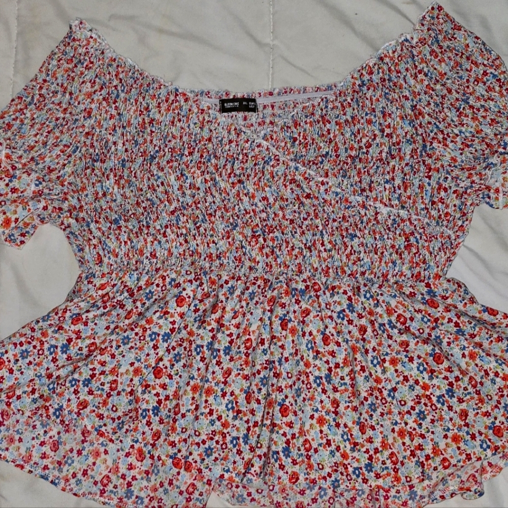 Plus Size Floral Peplum Top
